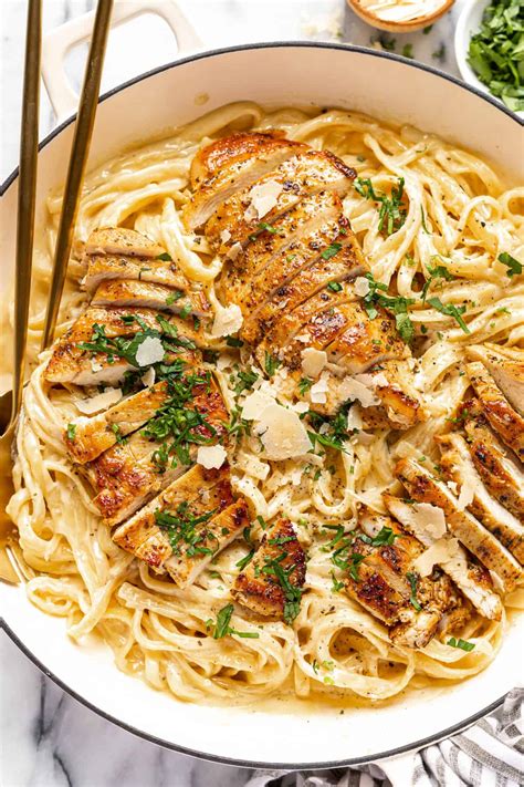 How many protein are in chicken alfredo with fettuccine& broccoli - calories, carbs, nutrition