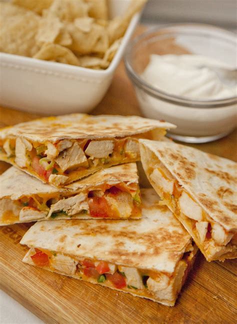 How many protein are in chicken and cheese quesadilla - calories, carbs, nutrition