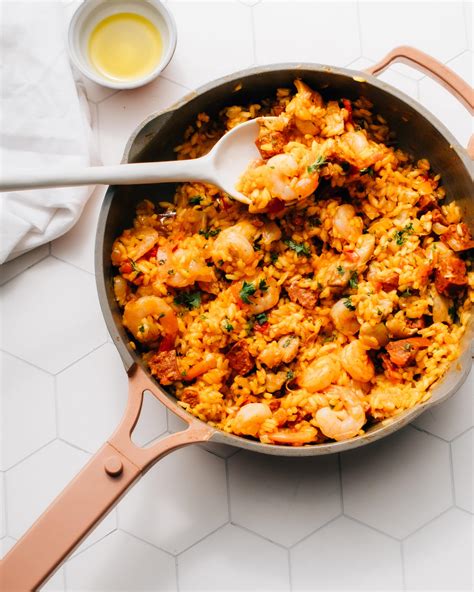 How many protein are in chicken and seafood paella (4005.0) - calories, carbs, nutrition