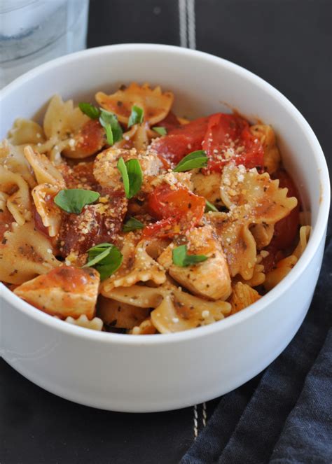 How many protein are in chicken bruschetta pasta (recipe makers) - calories, carbs, nutrition