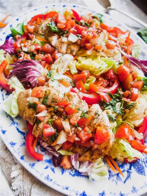 How many protein are in chicken bruschetta toasted salad - calories, carbs, nutrition