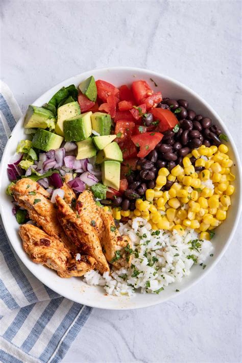 How many protein are in chicken burrito bowl - roberto - calories, carbs, nutrition