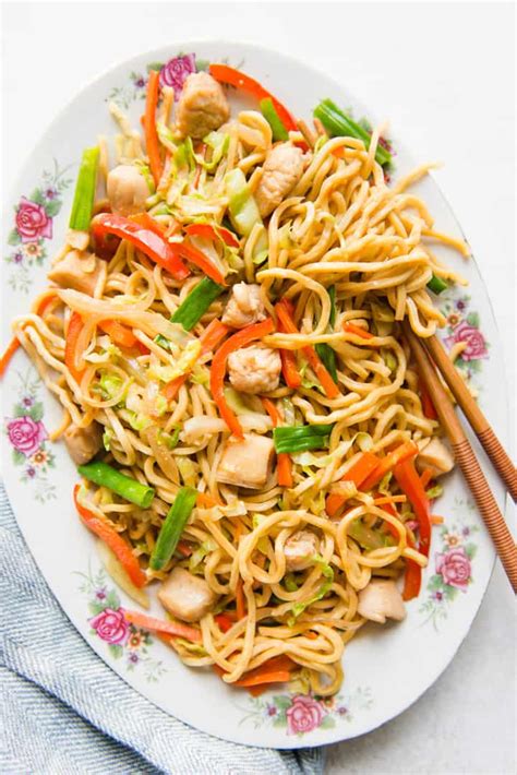 How many protein are in chicken chow mein - calories, carbs, nutrition