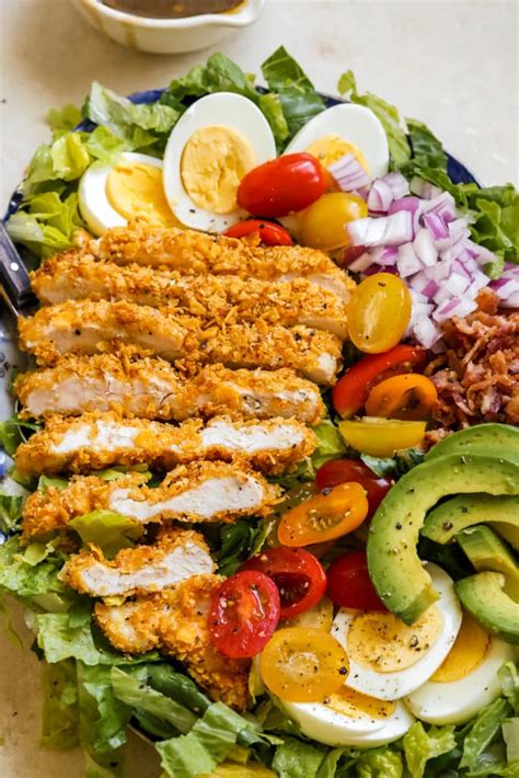 How many protein are in chicken cobb salad (33095.11) - calories, carbs, nutrition