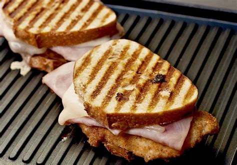 How many protein are in chicken cordon bleu panini (mini) - calories, carbs, nutrition