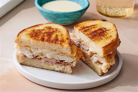 How many protein are in chicken cordon bleu sandwich, grilled - calories, carbs, nutrition