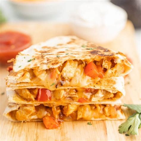 How many protein are in chicken fajita quesadilla - calories, carbs, nutrition