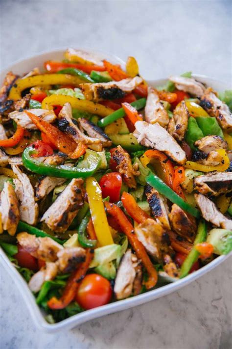 How many protein are in chicken fajita salad - calories, carbs, nutrition