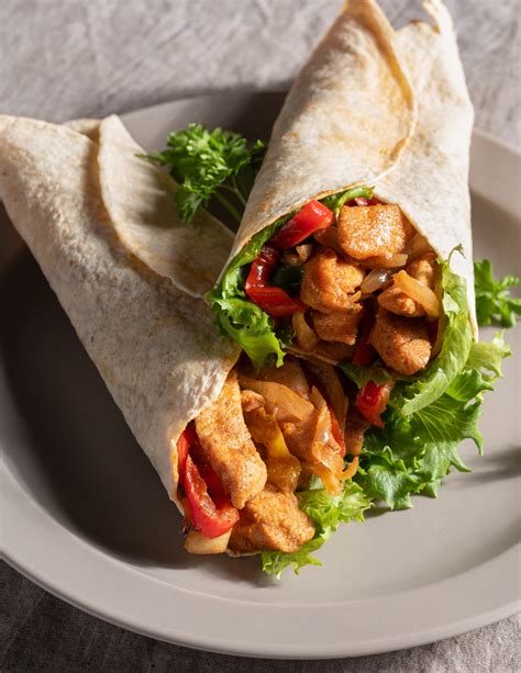 How many protein are in chicken fajita wrap - calories, carbs, nutrition