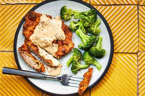 How many protein are in chicken fried steak with cream gravy - calories, carbs, nutrition