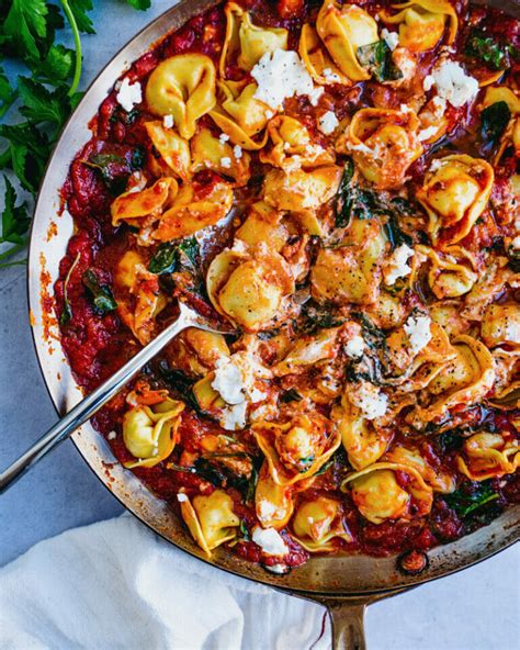 How many protein are in chicken marinara and tortellini - calories, carbs, nutrition