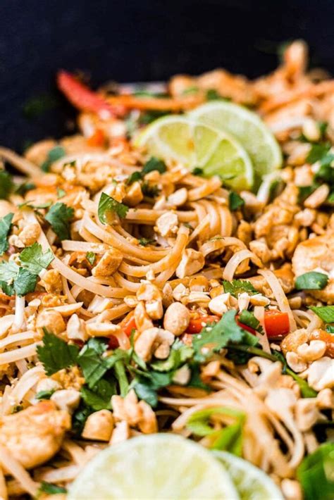 How many protein are in chicken pad thai - calories, carbs, nutrition