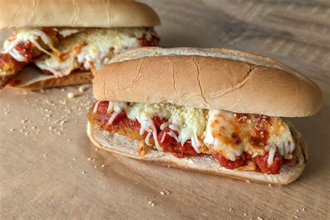 How many protein are in chicken parmesan sandwich - calories, carbs, nutrition