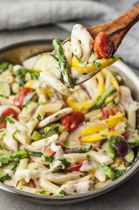 How many protein are in chicken pasta primavera - calories, carbs, nutrition