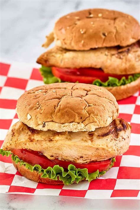 How many protein are in chicken patty with multigrain bun - calories, carbs, nutrition