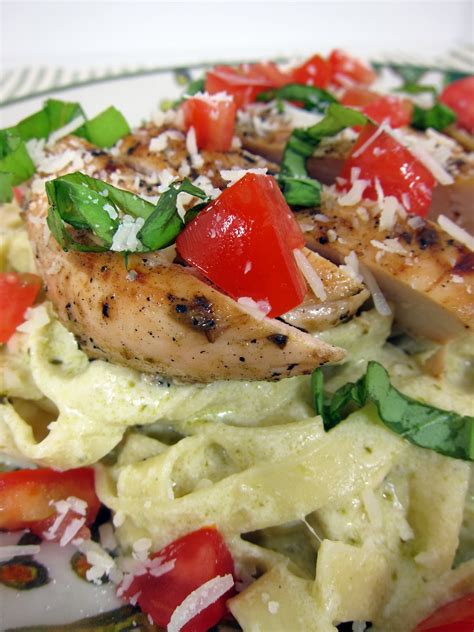 How many protein are in chicken pesto alfredo - calories, carbs, nutrition