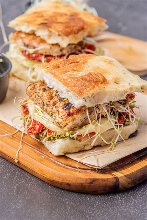 How many protein are in chicken pesto blt sub - calories, carbs, nutrition