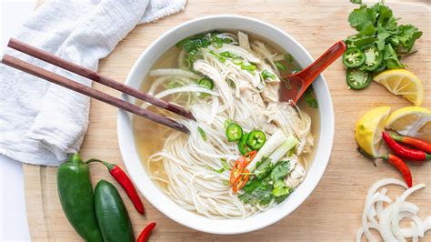 How many protein are in chicken pho noodle soup - calories, carbs, nutrition