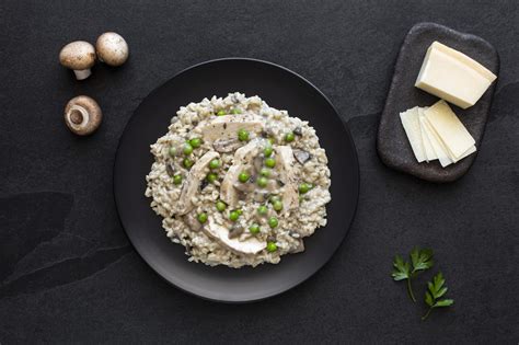 How many protein are in chicken provencal with mushroom risotto, green peas (600hs) - calories, carbs, nutrition