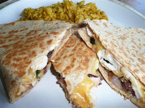 How many protein are in chicken quesadilla - calories, carbs, nutrition