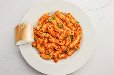 How many protein are in chicken rigatoni - calories, carbs, nutrition