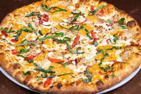 How many protein are in chicken riggie pizza - calories, carbs, nutrition