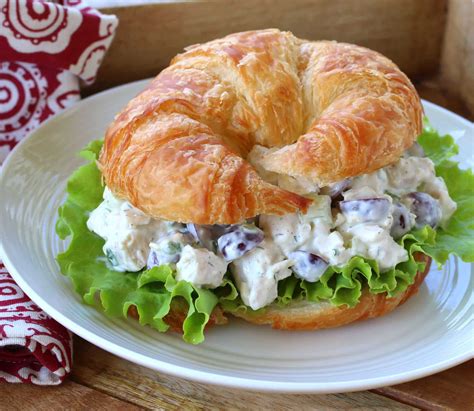 How many protein are in chicken salad croissant - calories, carbs, nutrition