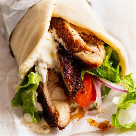 How many protein are in chicken shawarma in white bloomer bread - calories, carbs, nutrition