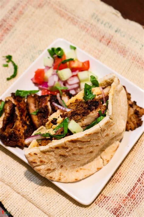 How many protein are in chicken shawarma pita - calories, carbs, nutrition