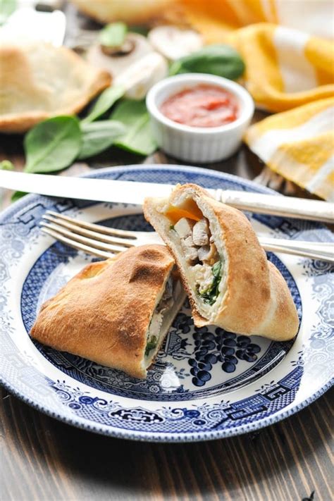 How many protein are in chicken spinach calzone - calories, carbs, nutrition