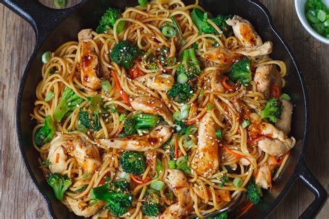 How many protein are in chicken stir fry with pasta small - calories, carbs, nutrition