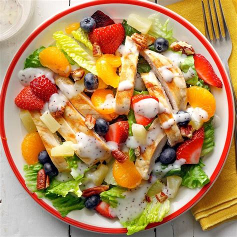 How many protein are in chicken strawberry poppy seed salad - calories, carbs, nutrition