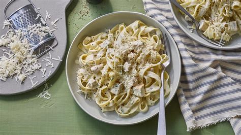 How many protein are in chicken tagliatelle carbonara - calories, carbs, nutrition