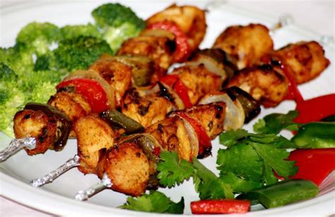 How many protein are in chicken thigh tikka skewer pulai rice cardamom cauliflower & kachoombar salad - calories, carbs, nutrition