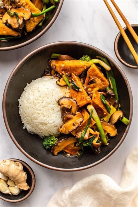 How many protein are in chicken tofu and mushroom stir fry - calories, carbs, nutrition