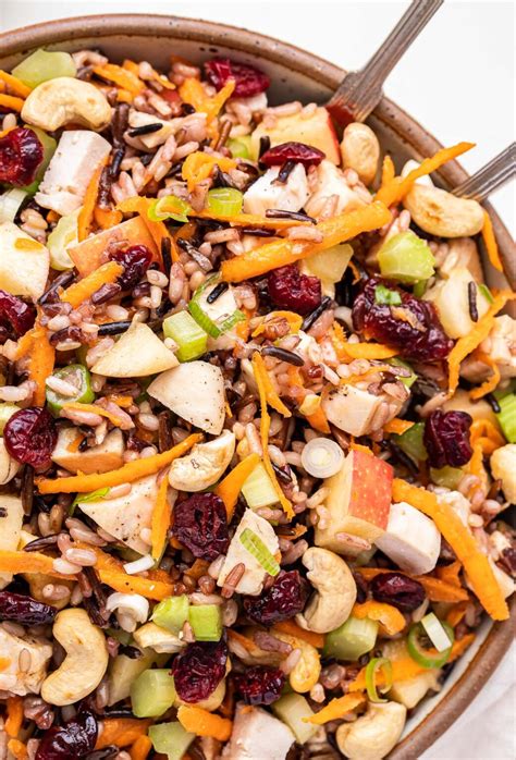 How many protein are in chicken wild rice salad with mixed greens - calories, carbs, nutrition