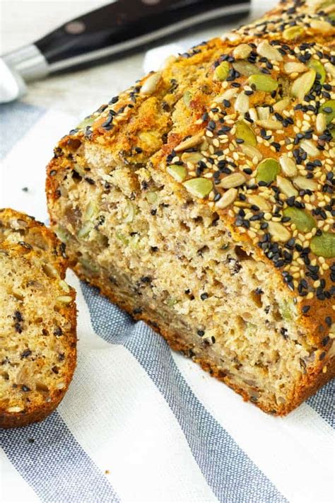 How many protein are in chicken with light garlic mayo, rocket and pistachios on multiseed bread - calories, carbs, nutrition