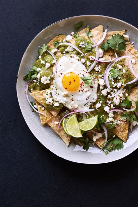 How many protein are in chilaquiles with salsa verde - calories, carbs, nutrition