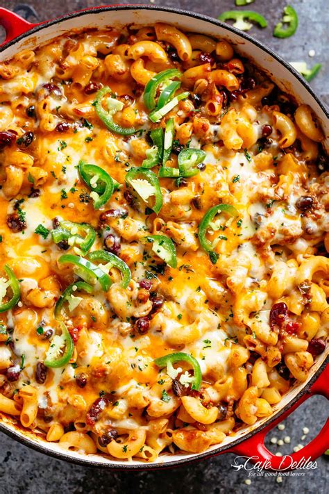 How many protein are in chili and macaroni - calories, carbs, nutrition
