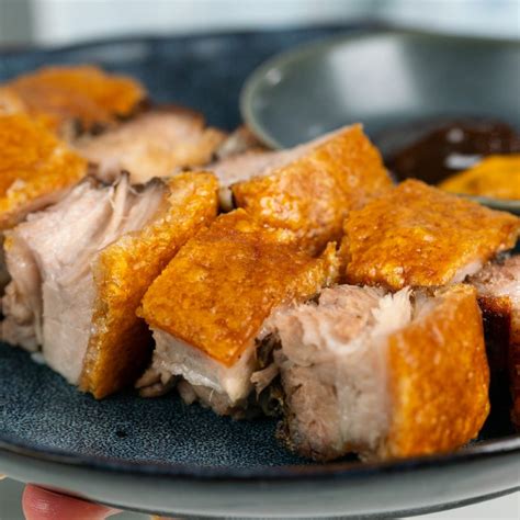 How many protein are in chinese roast pork - calories, carbs, nutrition