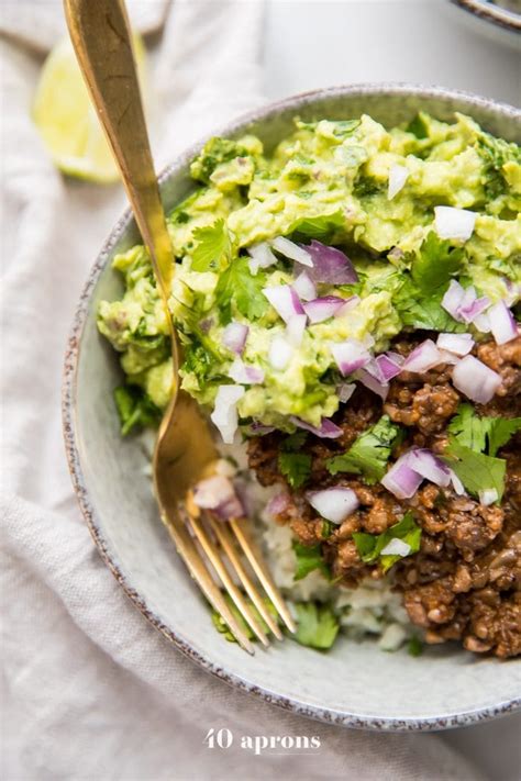 How many protein are in chipotle beef on tortillas with avocado - calories, carbs, nutrition