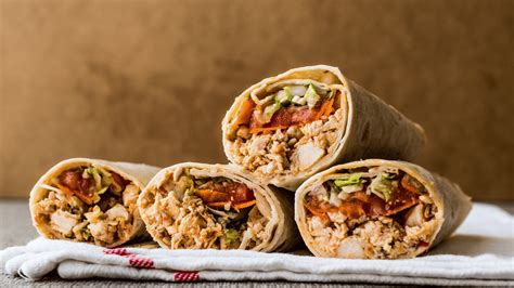 How many protein are in chipotle chicken burrito with salsa - calories, carbs, nutrition