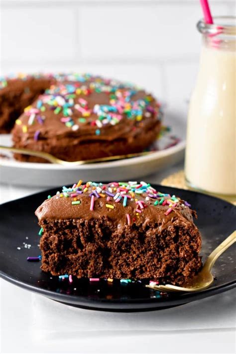 How many protein are in chocolate cake (99668.4) - calories, carbs, nutrition