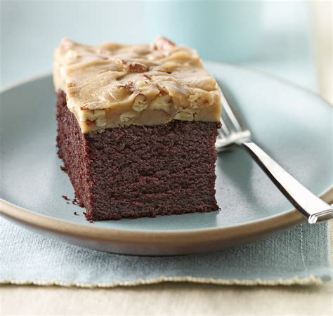 How many protein are in chocolate cake with praline topping - calories, carbs, nutrition