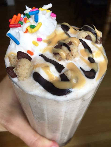 How many protein are in chocolate chip cookie dough milkshake - calories, carbs, nutrition