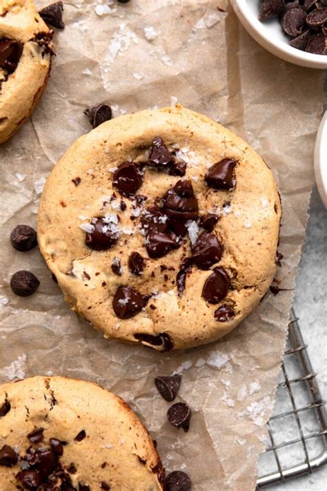 How many protein are in chocolate chip cookies (14023.0) - calories, carbs, nutrition