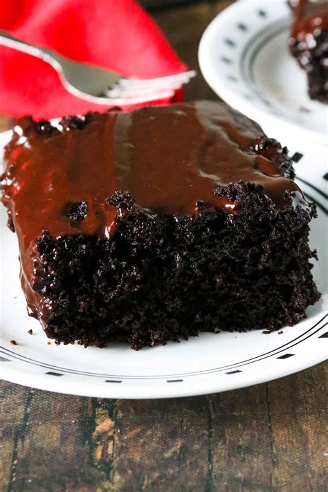 How many protein are in chocolate chip devil's food cake - calories, carbs, nutrition