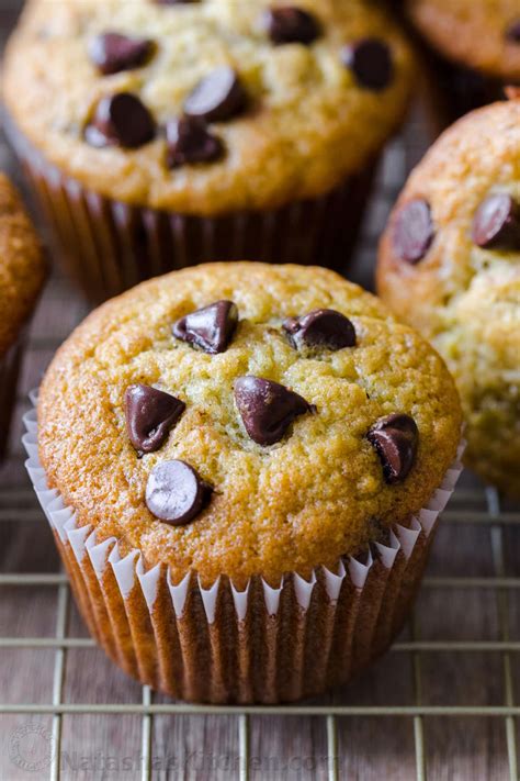 How many protein are in chocolate chip muffins - calories, carbs, nutrition