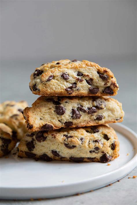 How many protein are in chocolate chip scone - calories, carbs, nutrition