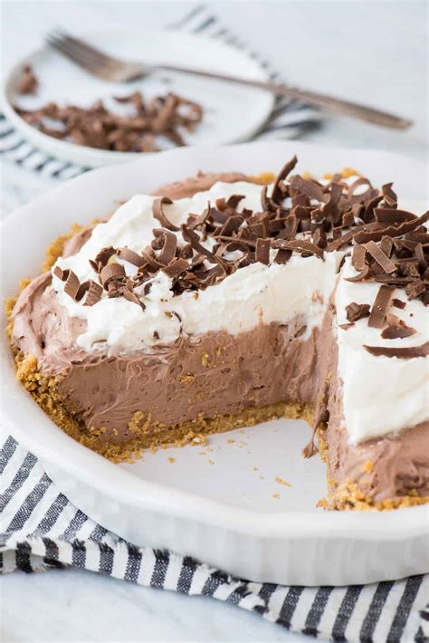 How many protein are in chocolate cream pie - calories, carbs, nutrition